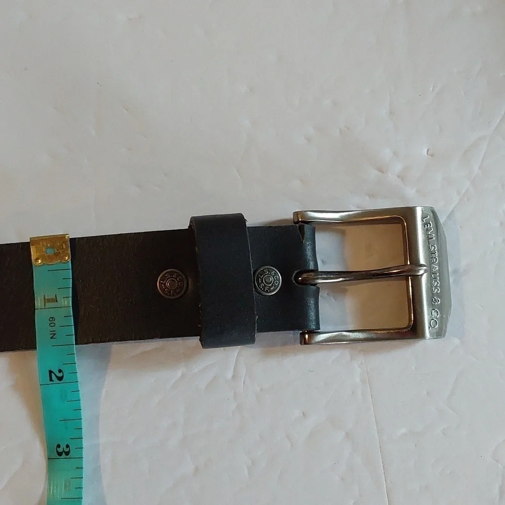 Levi's| Mens Black Premium Leather Belt Silver Buckle Dress Neutral Sz.42